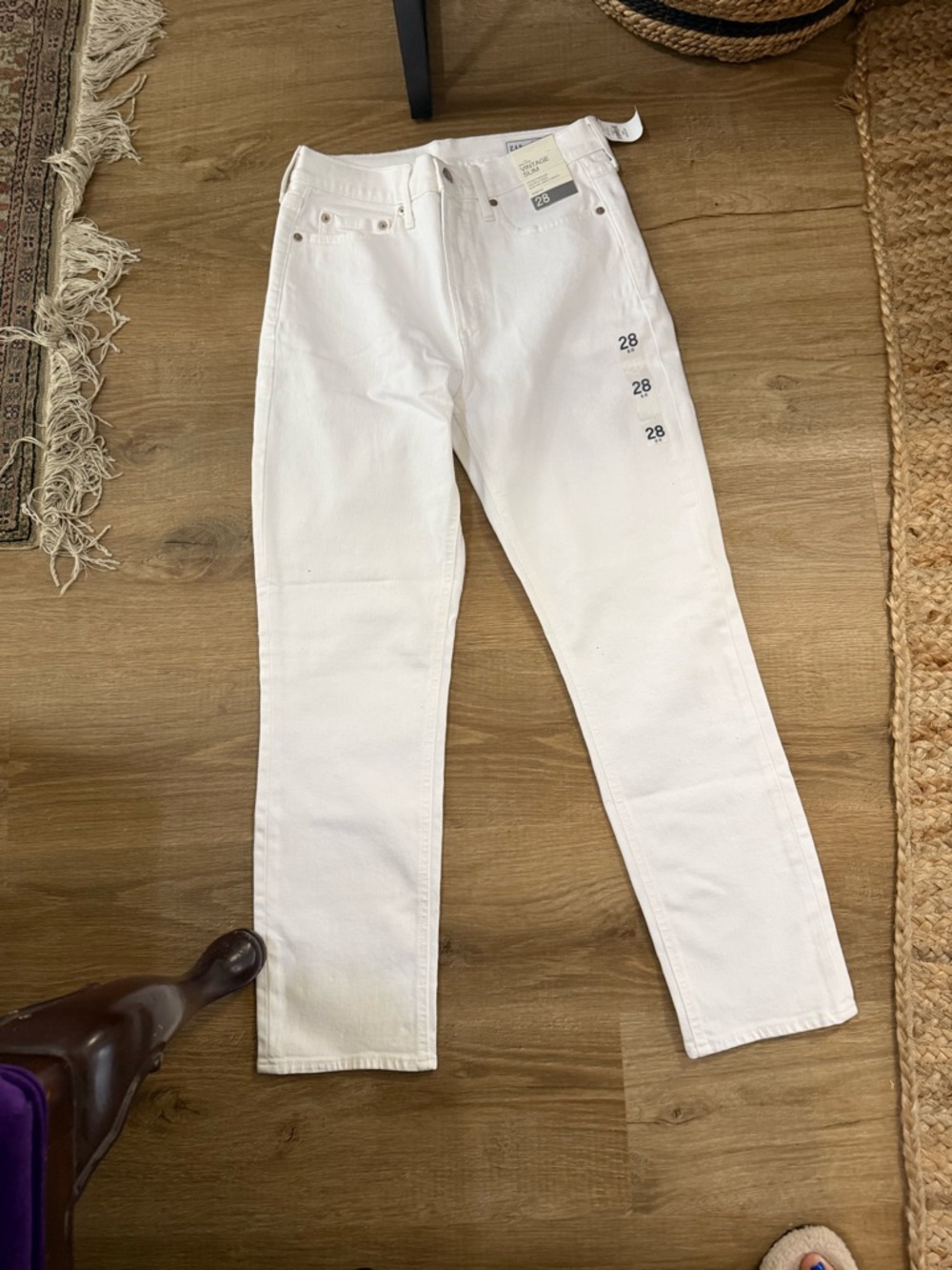 GAP White High-Rise Vintage SlimStraight Jeans - Size 28